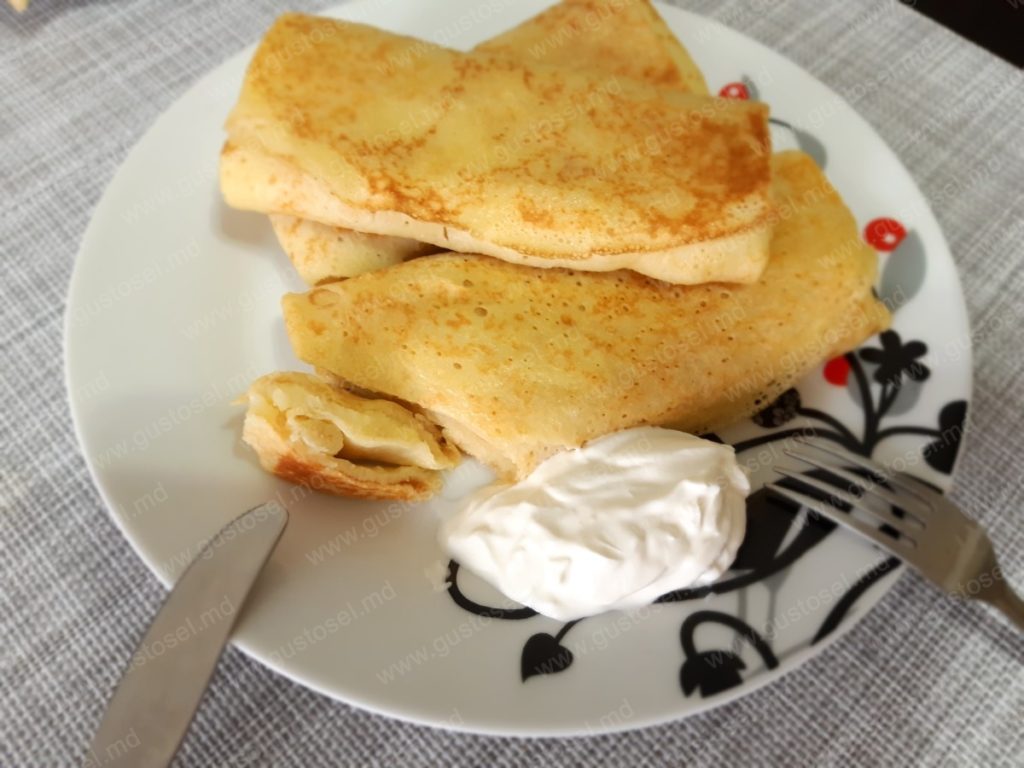 Clatite pe chefir si apa fiarta