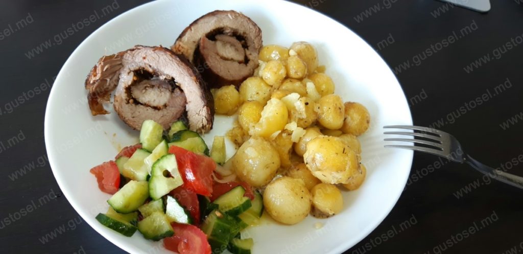 Carne coapta in punga pentru copt