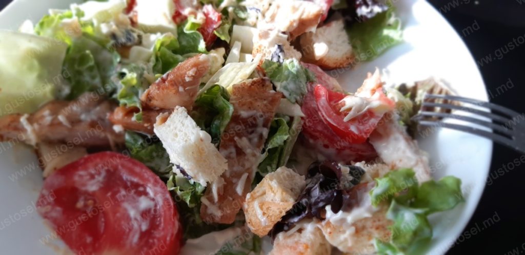 Salata Caesar (Cezar)