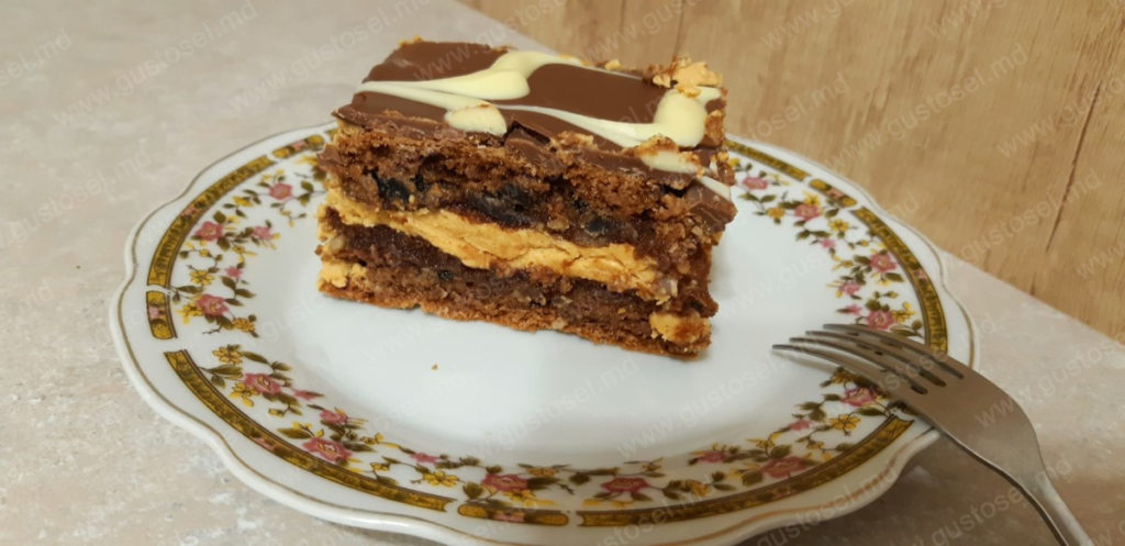 Tort Karo cu prune uscate