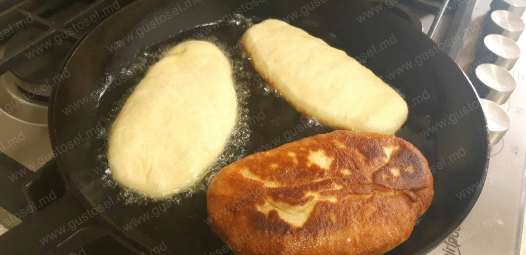 Pateuri din apa de la cartofi fierti