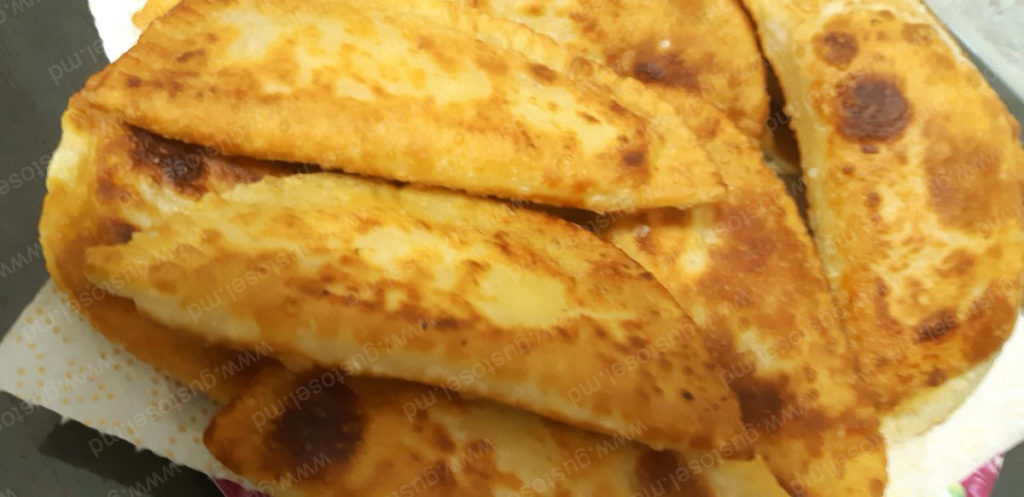 Pateuri bulgaresti cu brinza