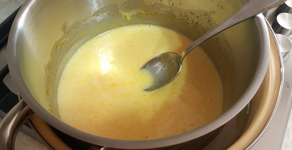 Tort medovik cu visine