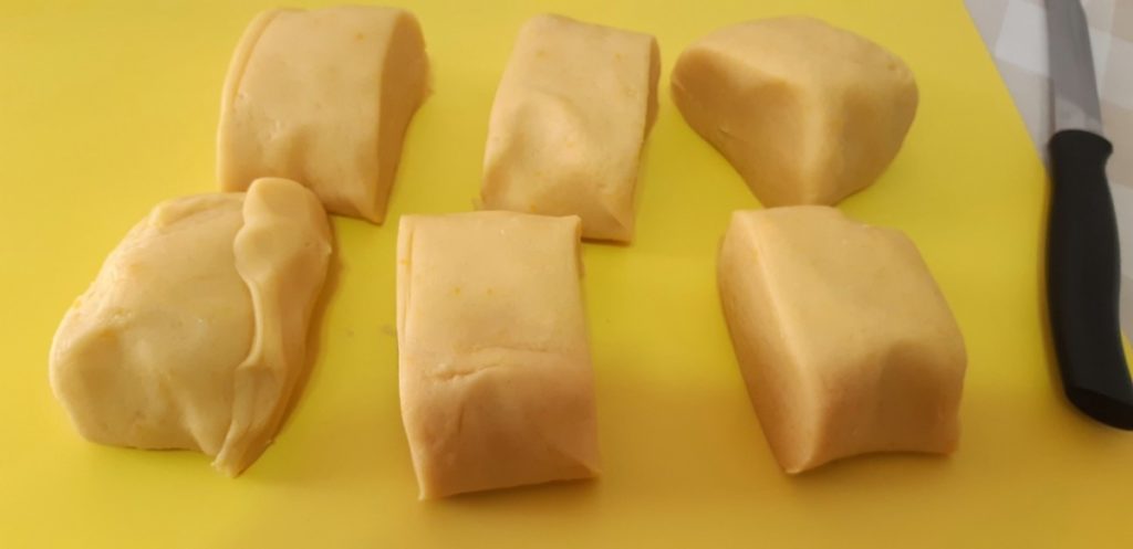 Tort medovik cu visine