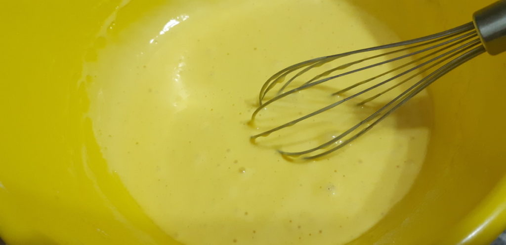 Rulada pufoasa cu gem