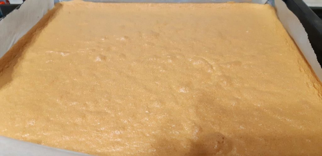 Rulada pufoasa cu gem