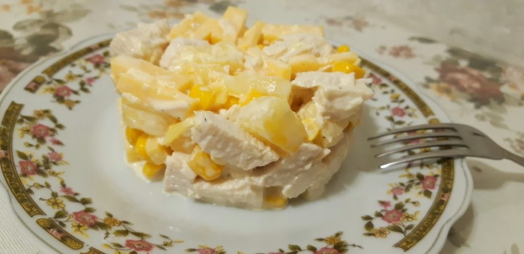 Salata de pui cu ananas