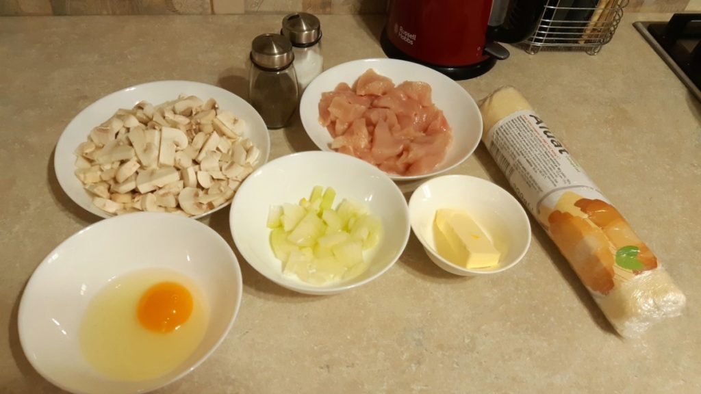 Fornetti Mini cu carne de pui si ciuperci