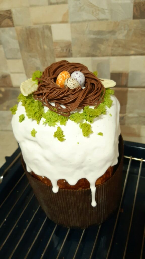 Cozonac pufos cu glazura