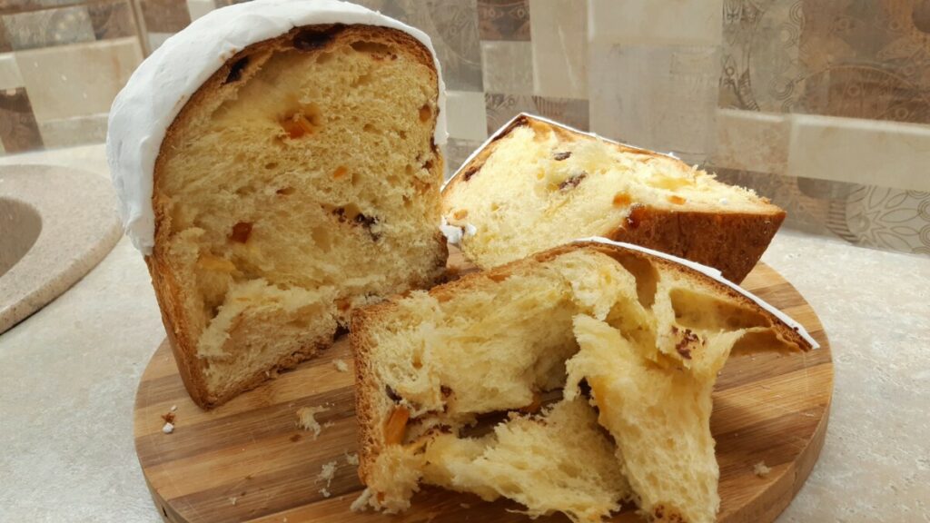 Cozonac pufos cu glazura