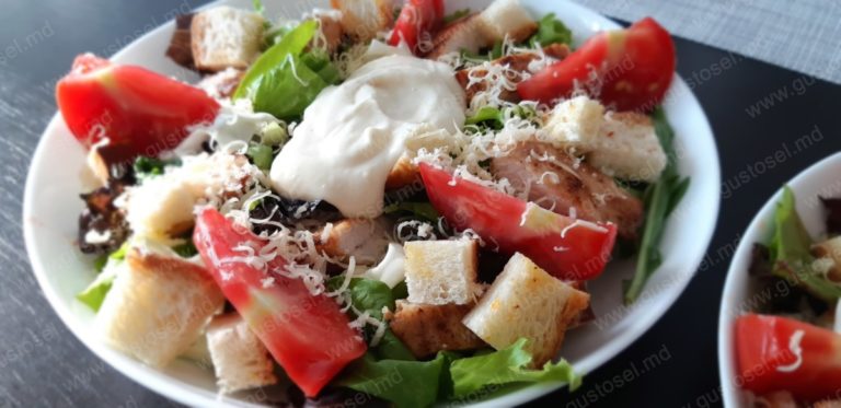 Salata Caesar (Cezar)