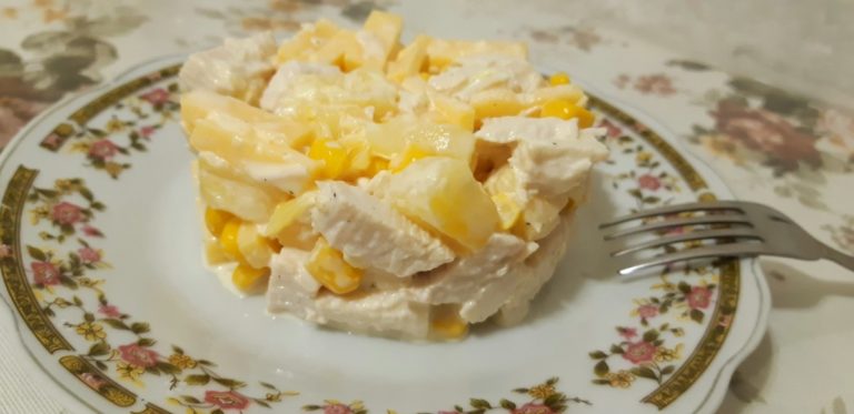 Salata de pui cu ananas