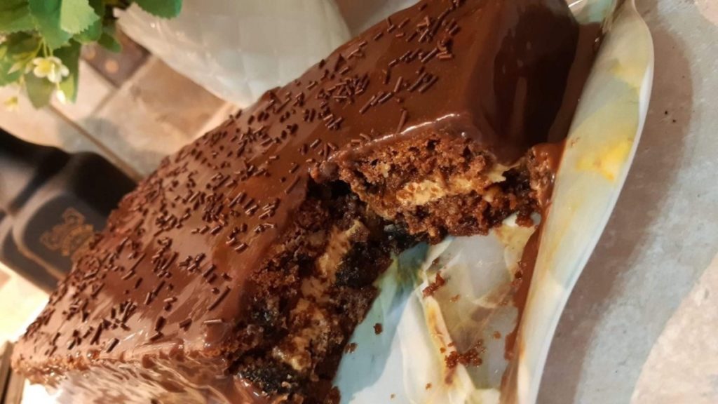 Tort Karo cu prune uscate